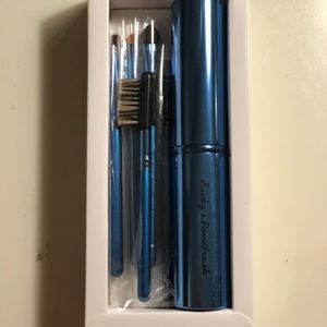NEW Ricky’s Makeup Brush Set with Travel Case